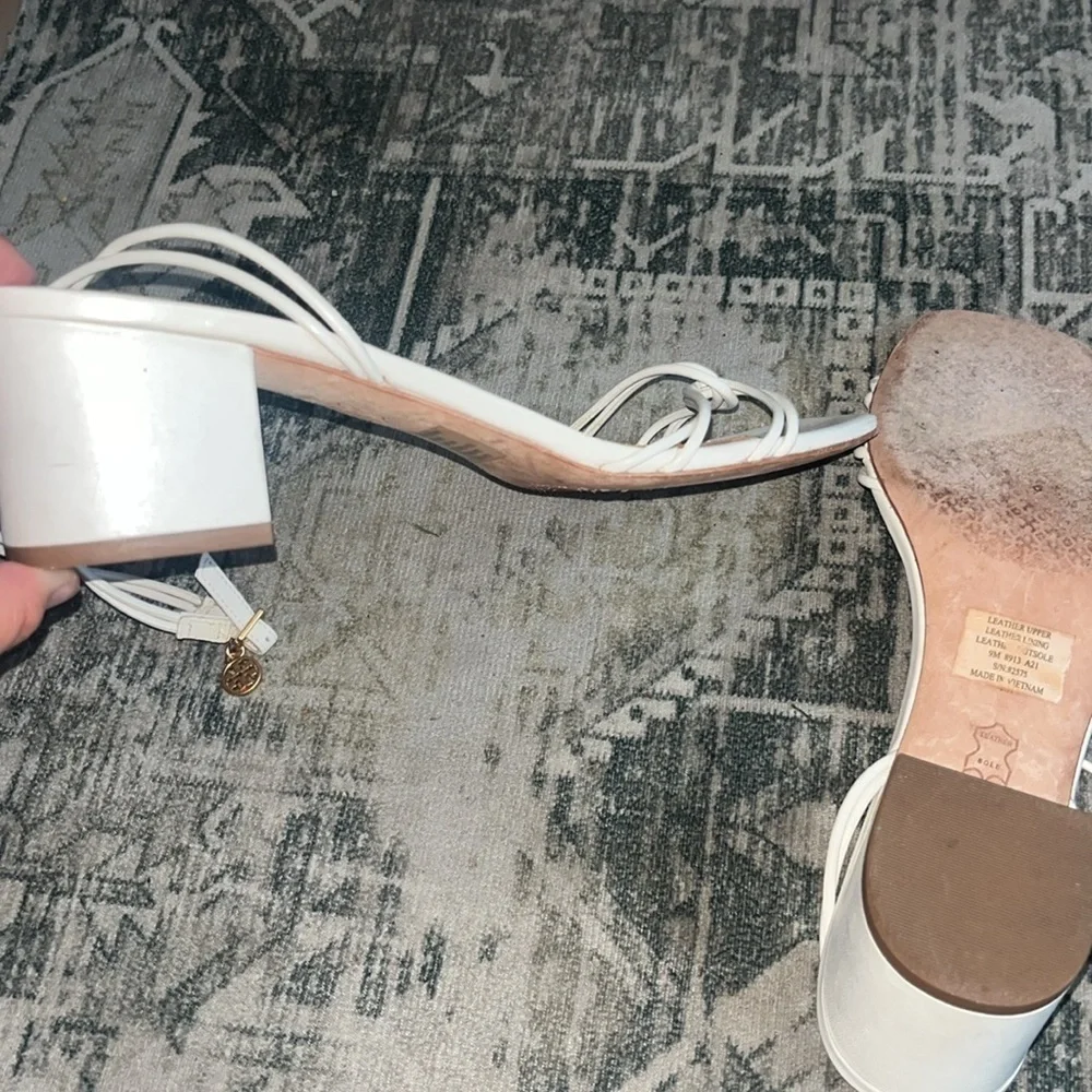 Tory Burch women’s mini Benton knot White Heeled Shoes size 9
